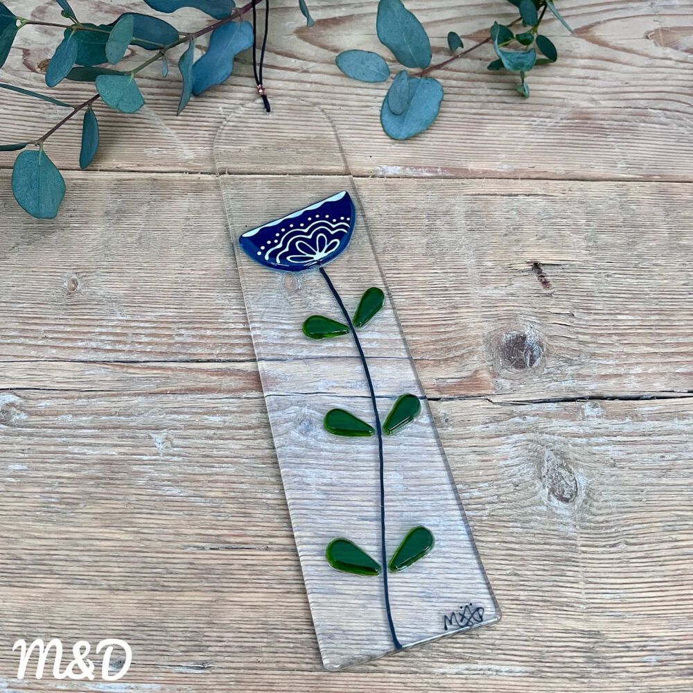Teal Agapanthus Retro Suncatcher by Mother and Daughter Glass Retro Suncatcher by Mother and Daughter glass. Handmade in Britain.