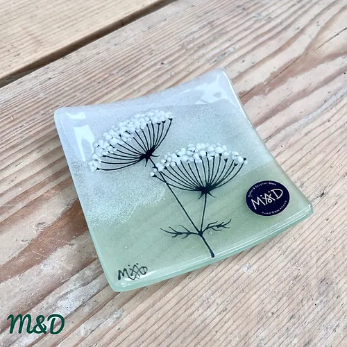 Hand fused glass dish in green featuring cow parsley design glass by Mother and Daughter glass.