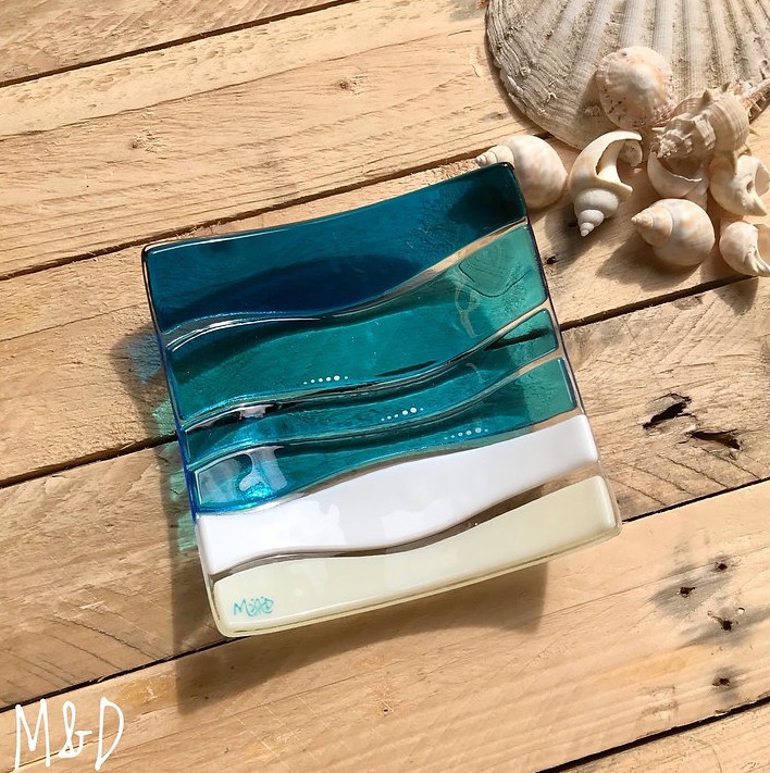Bay dish Large This beautiful trinket fused glass dish is made using colours of the sand and sea with additional hand-painted details made by Mother and Daughter glass.